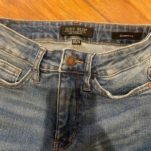Judy Blue Skinny Jeans - Picture 2 of 3